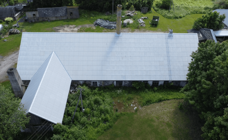 Emumäe kaupluse katusetööd