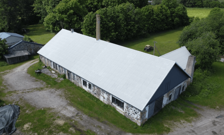 Emumäe kaupluse katusetööd